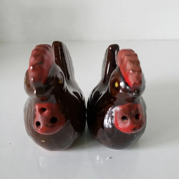 Stoneware Set of  2 Chicken Salt and Pepper Shakers,Brown/Red. - Picture 2 of 6